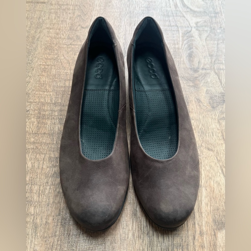 Ecco Structured Nubick Dark Brown Pumps Like New